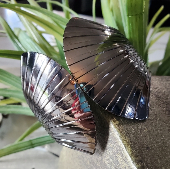 Shiny Cuff Bracelet 💥3 for $24💥 - Picture 16 of 16